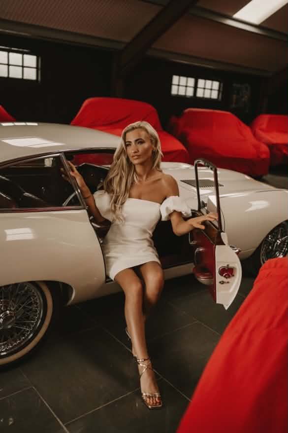 Hire Nadine Merabi Bridal mini dress for civil ceremony, hen party or second wedding day dress.